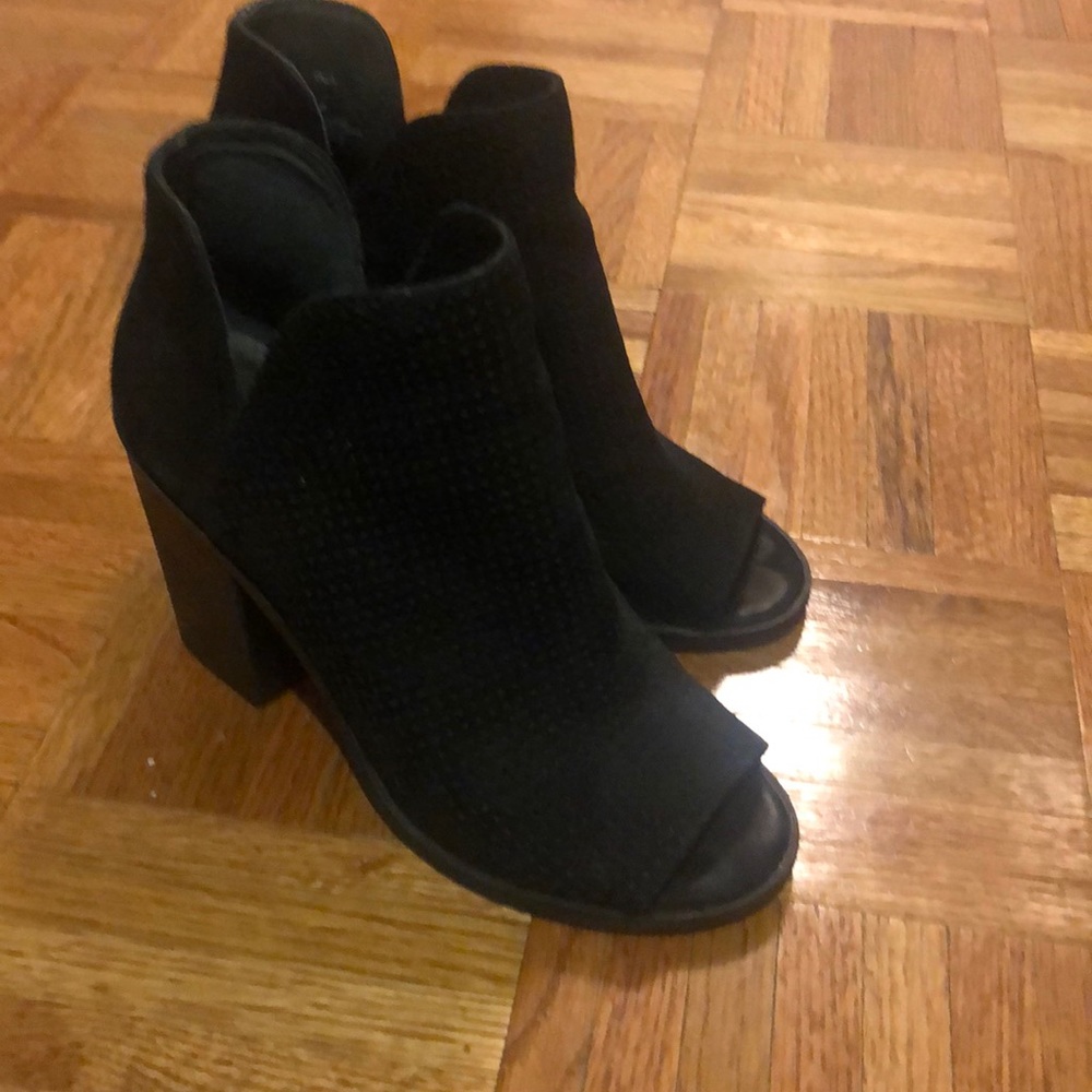 Shoes - Picture 4 of 4